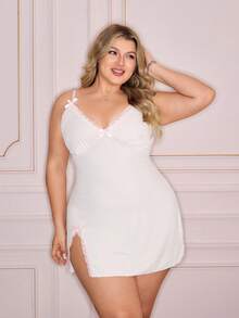 SHEIN Plus Size Lace Trim Contrast Color Spaghetti Strap Mini Side Slit Nightgown - White - View 3