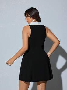 Viva Relle Vestido sexy de mujer de talla grande con cuello de chal, botones delanteros y sin mangas en color contrastante - Blanco y Negro - Ver 6