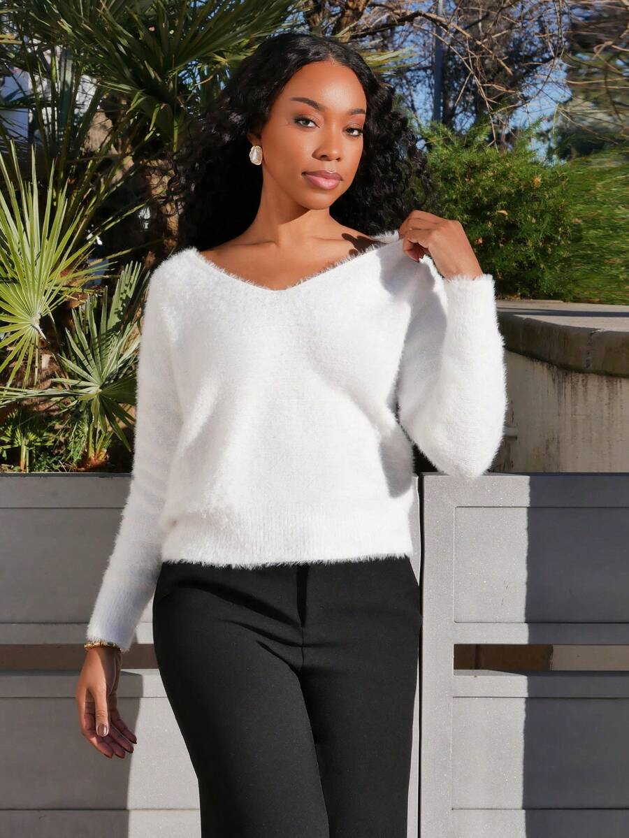 Yess Loren V 领白色宽松休闲柔软毛绒套头衫，长袖冬季上衣 - 白色 - 查看 1