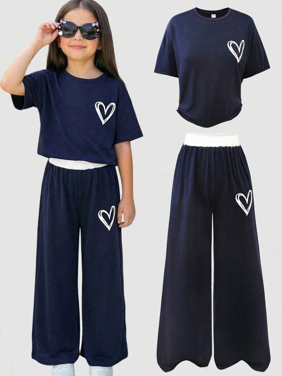 SHEIN Girlism 少女T恤套装,时尚针织藏蓝色和白色撞色休闲宽松落肩爱心印花短袖基础款T恤,搭配撞色腰带宽松口袋裤,青少年休闲运动街头风,适合上学、足球、户外等场合的舒适穿着。 - 藍白色 - 查看 1