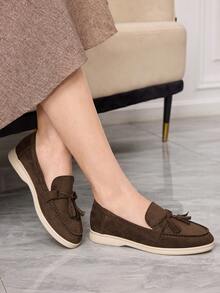 Sleekvia Cómodas y elegantes mocasines casuales de ante color café con diseño de lazo y borlas, adecuados para ir al trabajo, actividades al aire libre, viajes, compras y uso diario - Café integral - Ver 5