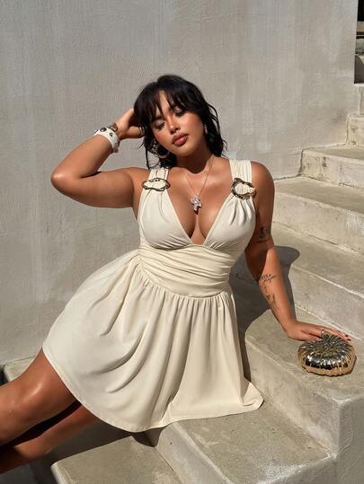 Rustia 大码女式深V领褶皱腰身纯色连衣裙