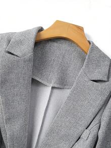 GlowEve CURVE Bộ đồ 2 mảnh cỡ lớn dành cho nữ: Váy ngắn dáng chữ A không tay cổ vuông, eo ôm, đính sequin hoa 3D thanh lịch và áo khoác tay ngắn cổ ve, phù hợp cho các buổi tiệc sang trọng và đi làm. Bộ vest nữ, áo blazer và chân váy. - Xám - Xem 4