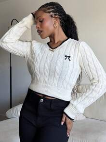 Tyla Gomez 女士时尚刺绣蝴蝶 V 领粗针织短款套头衫，秋冬款 - 米色 - 查看 3