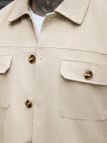 Manfinity CasualCool Áo khoác nam dáng suông phối màu thu đông, áo khoác nam kiểu sơ mi vải nhung kẻ có túi trước và khóa kim loại, mẫu bán chạy nhất trên INS, phù hợp cho mùa xuân và mùa thu, dành cho nam giới lịch lãm, mặc hàng ngày, đi chơi cuối tuần, hoạt động ngoài trời, du lịch, môi trường làm việc thoải mái hoặc các dịp bán trang trọng, quà tặng cho bạn trai/chồng, quà kỷ niệm/sinh nhật, tiệc tùng, kỳ nghỉ hè, đám cưới, từ xuân sang hè, lễ hội Mardi Gras. Áo khoác nam thời trang vải nhung kẻ cài cúc toàn thân có túi, nhẹ nhàng cho mùa thu xuân, áo khoác ngoài nam, áo sơ mi nam màu kem cài cúc, áo sơ mi nam màu be cài cúc, áo sơ mi nam vải nhung kẻ cài cúc. - Màu be - Xem 6