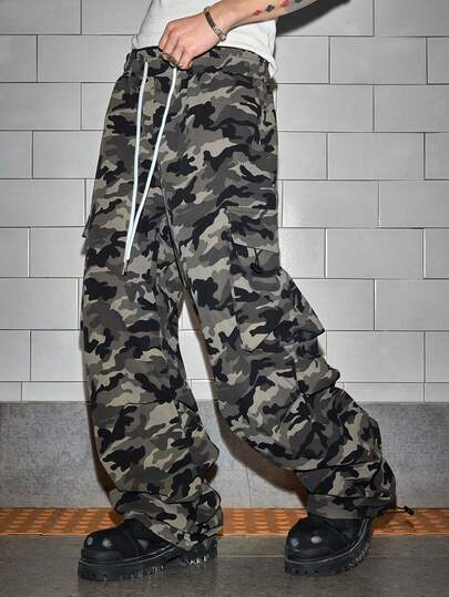 ROMWE MEN Men's Camouflage Print Drawstring Waist Casual Pants