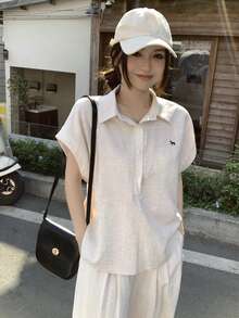 DAZY 2件套女士简约复古硬币刺绣Polo领宽松亚麻上衣套装家居服短套装 - 杏色 - 查看 4