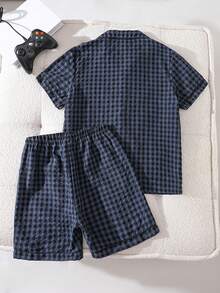 Setelan Celana Pendek Lengan Pendek Kasual Kotak-kotak 2 Potong untuk Anak Laki-laki, Pola Kotak-kotak Biru & Hitam dengan Logo Game Bordir, Pakaian Santai Musim Panas yang Longgar dan Nyaman - Navy Blue - View 2