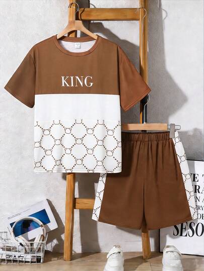 2件套男童休闲撞色格子字母印花短袖T恤和短裤套装，适合通勤、上学、日常休闲、运动、春夏穿着。