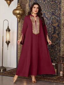 Al Najma 优雅立领刺绣开衩袖喇叭下摆连衣裙，春夏款 - 酒紅色 - 查看 7
