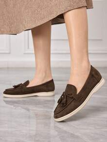 Sleekvia Cómodas y elegantes mocasines casuales de ante color café con diseño de lazo y borlas, adecuados para ir al trabajo, actividades al aire libre, viajes, compras y uso diario - Café integral - Ver 4