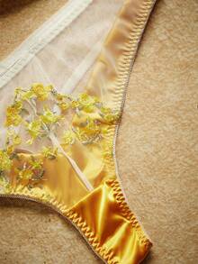 PinupPomp 大码女士性感内衣套装，含钢圈聚拢文胸和细丁字裤（两件套） - 黃色 - 查看 11