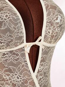 Amplova 深V领露背蕾丝拼接不对称下摆甜美别致街头风迷你连衣裙，适合年轻女孩 - 杏色 - 查看 9