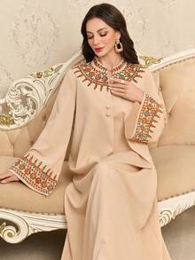 Al Najma Vestido con cuello en V, botones delanteros, mangas acampanadas y bordado vintage - Albaricoque - Ver 5