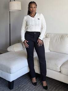 Tyla Gomez 女士时尚刺绣蝴蝶 V 领粗针织短款套头衫，秋冬款 - 米色 - 查看 1