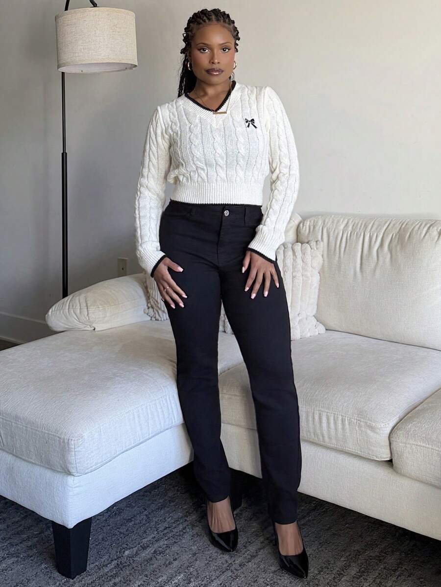 Tyla Gomez 女士时尚刺绣蝴蝶 V 领粗针织短款套头衫，秋冬款 - 米色 - 查看 1