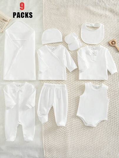 新生儿男女宝宝三件套针织套装：长袖圆领连体衣，条纹拼接设计，纽扣闭合；连脚裤；帽子。纯白色系，春夏睡衣家居服。