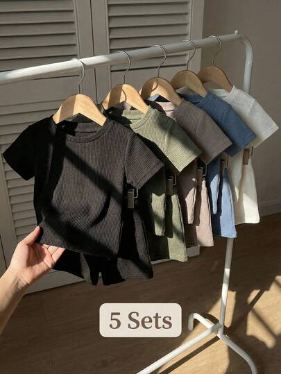 SHEIN 5pcs Baby Boy Outfit Set, Including 5 Textured Knit Short Sleeve Crew Neck Tops And 5 Elastic Waist Textured Knit Shorts. The Top Colors Are Khaki, Blue Gray, Army Green, Brown, And Black, With The Shorts Matching The Corresponding Top Colors. Suitable For Spring/Summer, Outdoor Activities, Casual Wear, Fits 6 Months To 2-3 Years Old Baby Boys