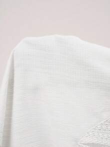 Amorya 白色蕾丝钩编纹理纽扣后背V领衬衫 - 白色 - 查看 7