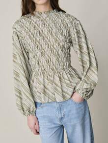 Nöista 灰绿色格纹修身长袖上衣。这款优雅的上衣采用荷叶边立领、修身A字廓形和剪裁合身的灯笼袖，凸显女性曲线。适合春夏日常穿着及轻度正式场合。 - 綠色 - 查看 5