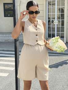 MaterniWear 两件套孕妇纯色V领单排扣背心上衣和可调节腰围短裤休闲套装 - 杏色 - 查看 5