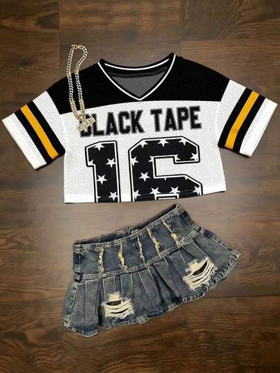 SHEIN Camiseta RACING BLACK TAPE para mujer - Gráfico minimalista de números en inglés a cuadros en blanco y negro, hombros caídos, manga corta, cuello redondo, primavera/verano/otoño, ropa deportiva, estética atlética, textura suave, camiseta de pullover, ropa deportiva para mujer