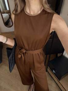 Pariaura Eleganter brauner ärmelloser Jumpsuit im Vintage-Stil - Rundhalsausschnitt, Taillenbindung, weite Beine, Frühling Sommer Chic Hose; Eleganter schlanker brauner ärmelloser Jumpsuit - Rundhalsausschnitt, Bindung, weite Beine, Frühling Sommer vielseitige Hose; Minimalistischer, stilvoller brauner ärmelloser Jumpsuit - Rundhalsausschnitt, Taillenbindung, weite Beine, Frühling Sommer Pendler Hose - Braun - Übersicht 3