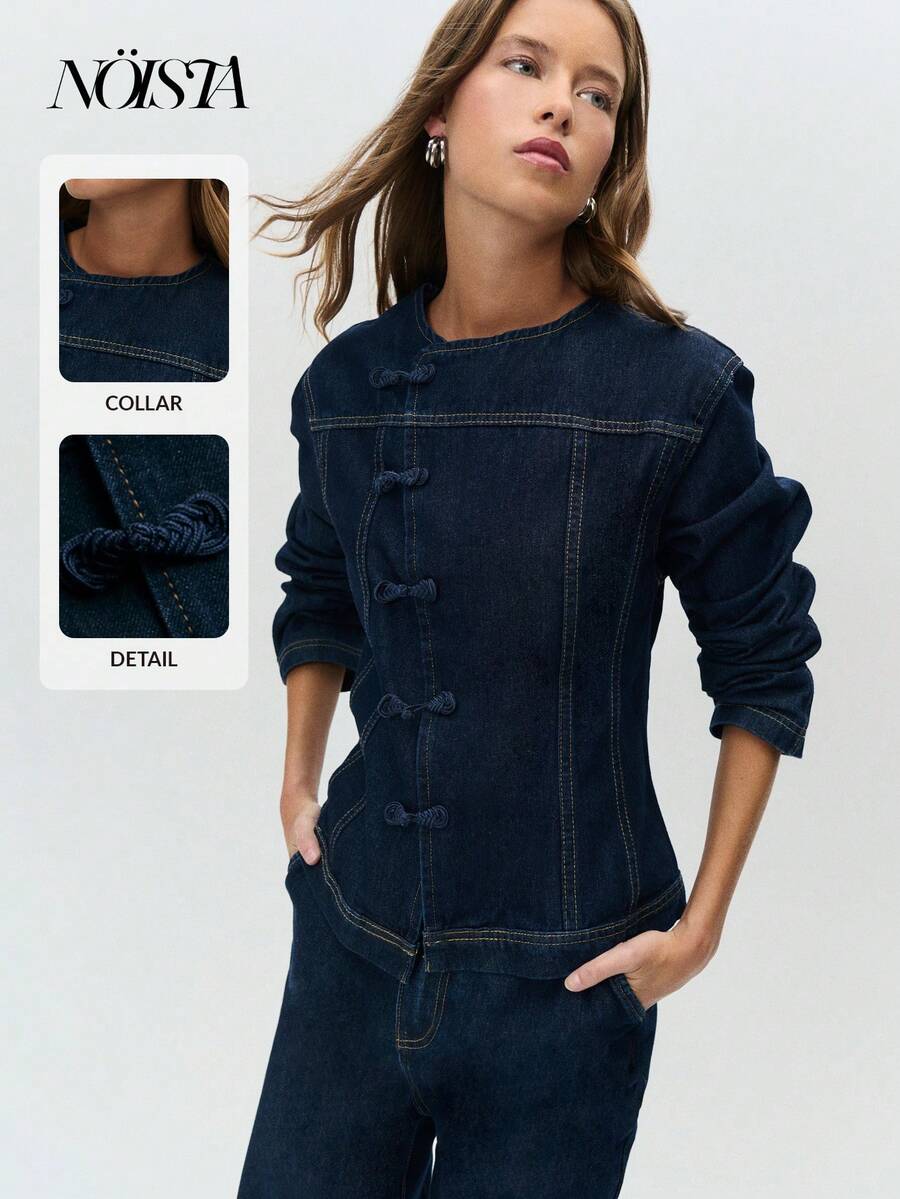 Nöista Áo khoác denim tối màu với khuy thắt nút lấy cảm hứng từ phương Đông và đường may ôm sát. Một lớp áo khoác thanh lịch cho mùa thu và mùa đông, kết hợp giữa kiểu dáng cổ điển với các chi tiết độc đáo, tạo nên phong cách đa năng cho kỳ nghỉ. - Màu xanh hải quân - Xem 1