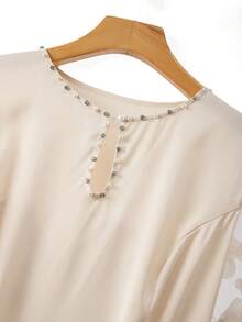 GlowEve CURVE Vestido de satén midi de línea A con cuello de gota, decoración de encaje floral y volantes en las mangas cortas, adecuado para citas románticas y reuniones, talla grande para mujeres - Albaricoque - Ver 7