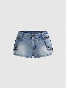 ROMWE Grunge Punk Quần short denim nữ cạp siêu thấp, thêu hình đầu lâu và đính đinh tán theo phong cách Y2K. - Màu xanh nhạt - Xem 2