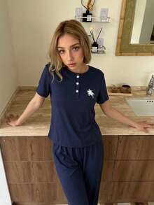 女童简约舒适藏蓝色短袖亨利领上衣，纽扣装饰，搭配休闲裤，适合日常穿着和休闲外出的轻松套装 - 寶藍色 - 查看 9