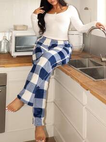 Lowkey Lull 低调慵懒格子法兰绒舒适休闲柔软时尚秋季轻松舒适秋季睡衣 INS 休闲 Y2K 长袖上衣和裤子女士睡衣套装 - 藍白色 - 查看 2