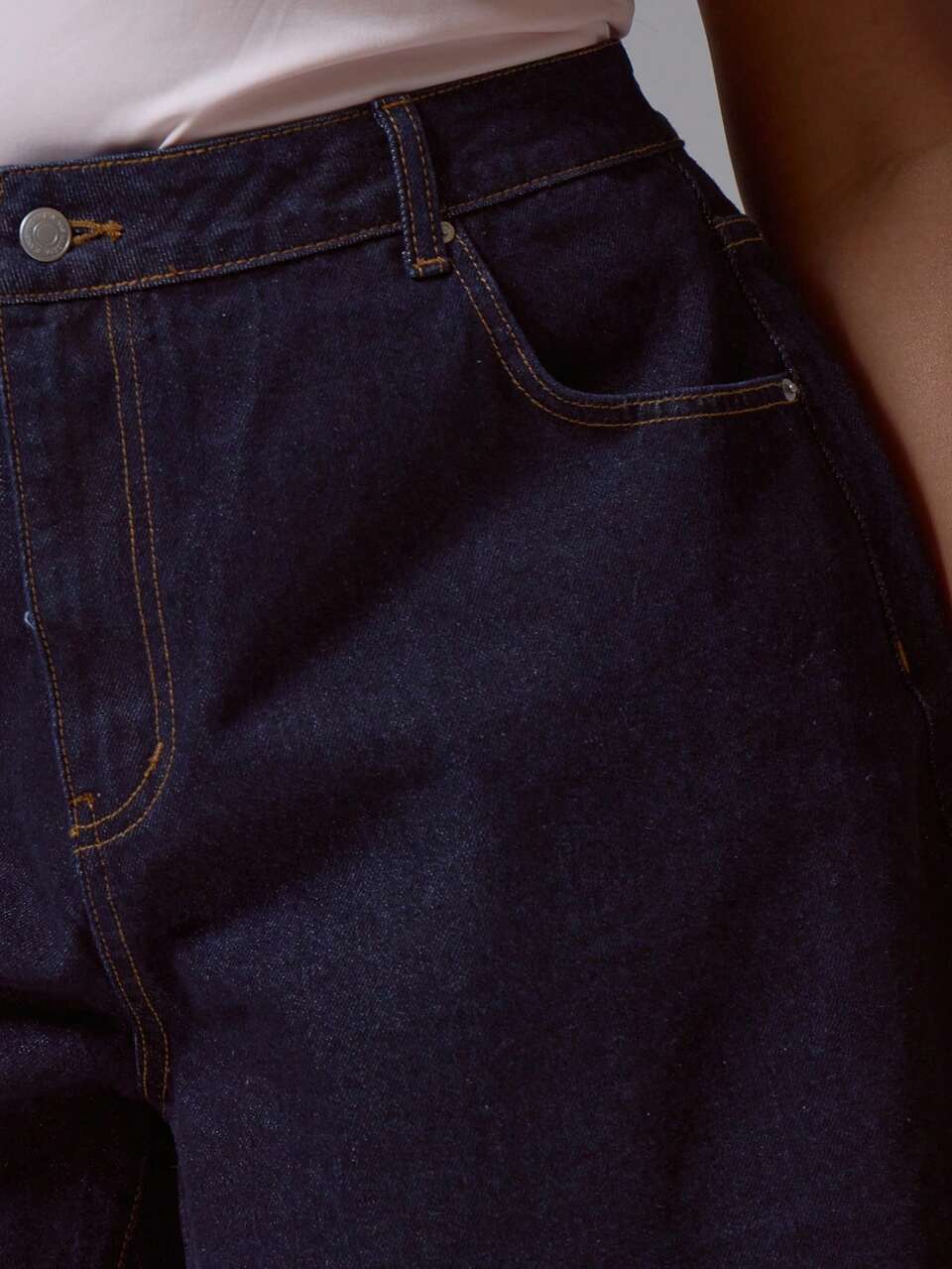 Curve Mid Rise Indigo Wash Contrast Stitch Loose Fit Denim Shorts Spring Summer Elegant Cute Vacation Casual Everyday Core Denim