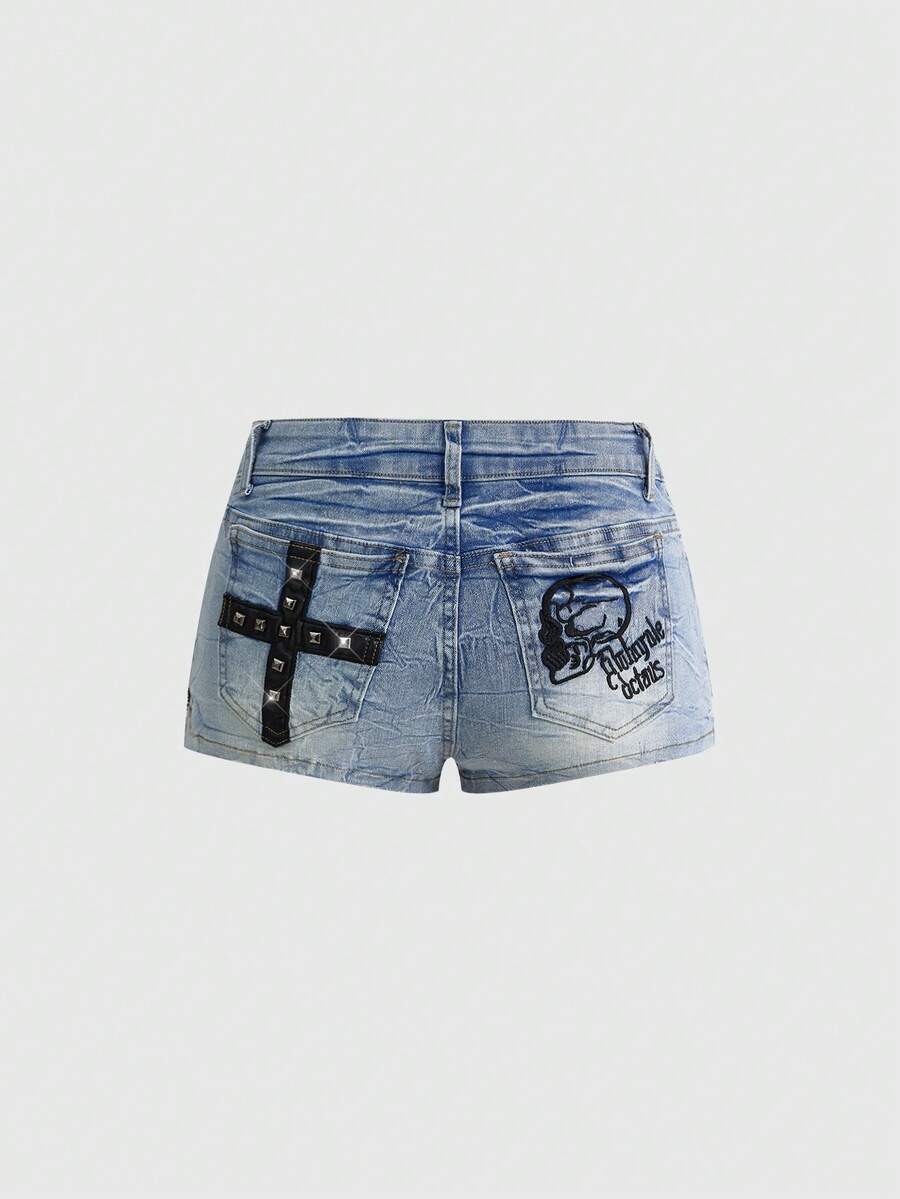 ROMWE Grunge Punk Quần short denim nữ cạp siêu thấp, thêu hình đầu lâu và đính đinh tán theo phong cách Y2K. - Màu xanh nhạt - Xem 1
