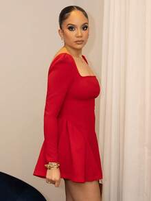 Melissa Matos 女士纯红色迷你 A 字形荷叶边连衣裙，方领，性感优雅合身腰部长袖紧身连衣裙，适合圣诞节、约会之夜 - 紅色 - 查看 4