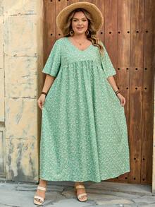 SHEIN CURVE+ Curve 尺码 US22 音乐节、海滨度假、波西米亚风女士度假宽松碎花V领短袖娃娃衫教师连衣裙，阿拉伯连衣裙，阿拉伯服装 波西米亚风度假夏季/乡村/海滩度假套装/海滩套装/沙滩装 - 橄欖綠 - 查看 9