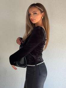 Jeta Ari 女士丝绒方领长袖上衣，优雅泡泡袖设计，适合假日和晚宴穿着，饰有仿珍珠，黑色丝绒方领，假日外出上衣 - 黑色 - 查看 6