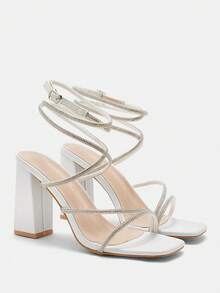 CUCCOO CURVES Sandalias de tacón alto con tira de tobillo con strass blancos, clásicas y cómodas - Ajuste ancho para mujeres, zapatos de vacaciones de talla grande para el verano y Halloween - Blanco 1 - Ver 7