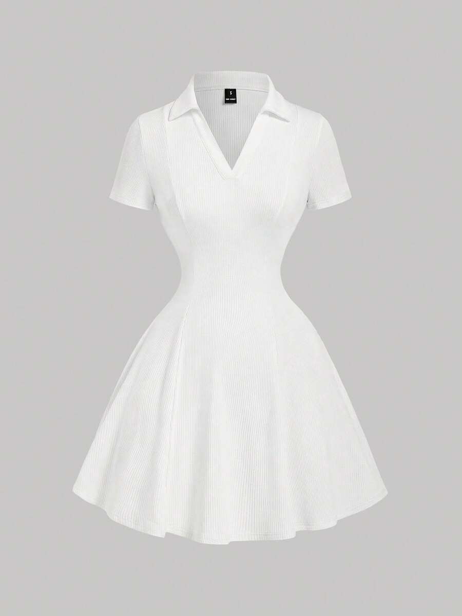 SHEIN MOD 复古卡其色荷叶边领针织迷你连衣裙 - 学院风，70年代复古风，休闲舒适，通勤必备，尽显老钱气质，完美适用于校园装、教师服和办公室着装。 - 白色 - 查看 1