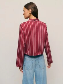 Nöista Áo sơ mi dài tay cổ tàu cài cúc phía trước, dáng ôm, kết hợp hài hòa giữa nét truyền thống Trung Quốc với họa tiết sọc hiện đại tạo nên vẻ ngoài cổ điển pha hiện đại; phù hợp cho các dịp nghệ thuật, thường ngày hoặc trang trọng nhẹ, dễ dàng phối cùng quần jeans hoặc váy đơn giản, là lựa chọn đa năng cho phái nữ mùa đông, phong cách thường nhật thanh lịch, vẻ ngoài lễ hội mùa hè và những bộ trang phục tinh tế mùa xuân. - Màu Đỏ Sâu - Xem 12