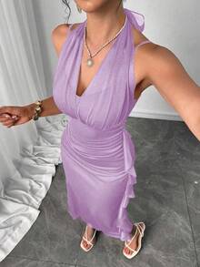 Vestido de tirantes con cuello halter, cintura fruncida y bajo con volantes en color liso - Púrpura malva - Ver 2