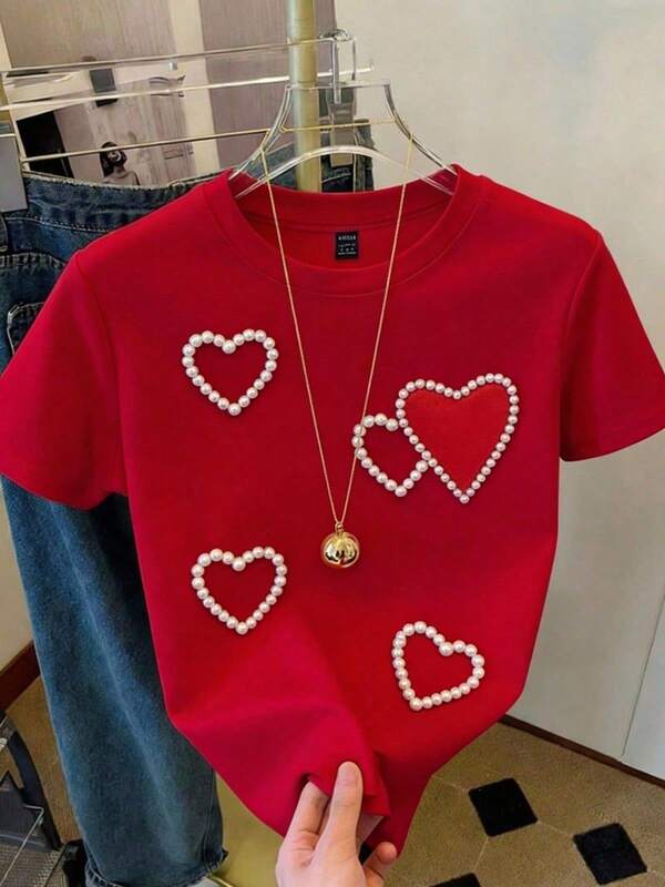 Camiseta de cuello redondo de manga corta ajustada con decoración de perlas y corazón de estilo dulce para mujer, ideal para uso diario en primavera y verano