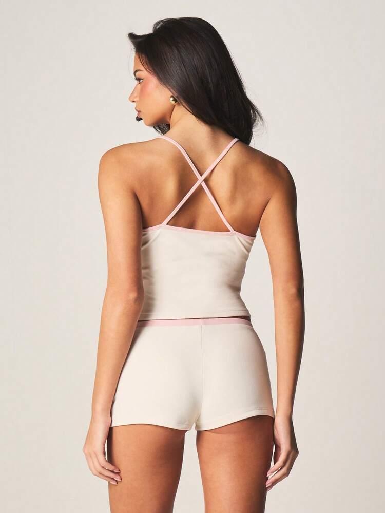 MISSGUIDED Zweiteiliger Pyjama-Set mit kontrastfarbiger Einfassung, bestehend aus Camisole-Top und passenden Shorts, Schlafanzug, Loungewear, Koordinationsset für den Sommer