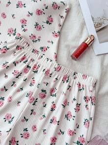 SHEIN Bộ đồ ngủ trẻ em Dozemod dành cho bé gái tuổi teen, in họa tiết hoa, viền nơ và áo hai dây, gồm áo hai dây và quần short, kiểu dáng thoải mái, ôm sát, 2 món, màu hồng. - Màu Hồng baby - Xem 5