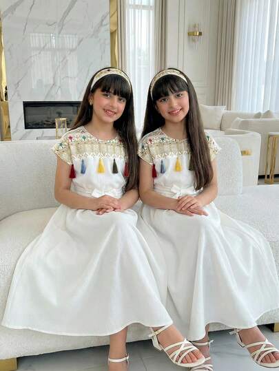 1pc Girls Elegant Floral Maxi Dress, V-Neck Lace Patchwork Loose Robe, Smooth Fabric, Tulip Floral Print, Long Sleeve + Ankle-Length, Contrast Trim At Neckline & Cuffs, Decorative Waistline, Suitable For Daily Wear & Gatherings, Exuding Graceful Exotic Vibe