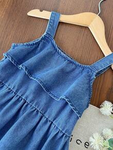 SHEIN Genkimix Kids 1件装少女层叠牛仔荷叶边吊带连衣裙，波西米亚风蓝色连衣裙，春夏度假牛仔连衣裙 - 藍色 - 查看 5