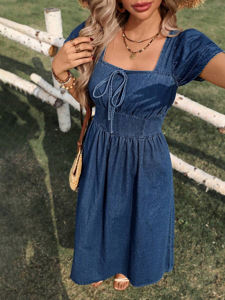 Breezaya 优雅荷叶边下摆收腰长款牛仔连衣裙，女士款 - 中等水洗藍 - 查看 1