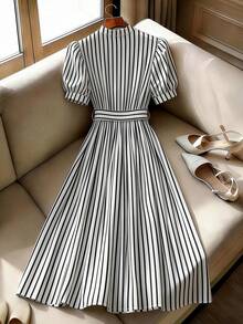 GlowEve 女士白色底黑色条纹衬衫领收腰单排扣花瓣袖高端条纹优雅度假A字百搭通勤连衣裙，春夏款 - 黑與白 - 查看 2