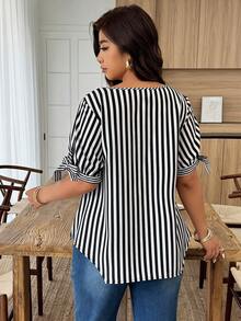 Weeklong 加大码黑白条纹短袖衬衫 - 黑與白 - 查看 2