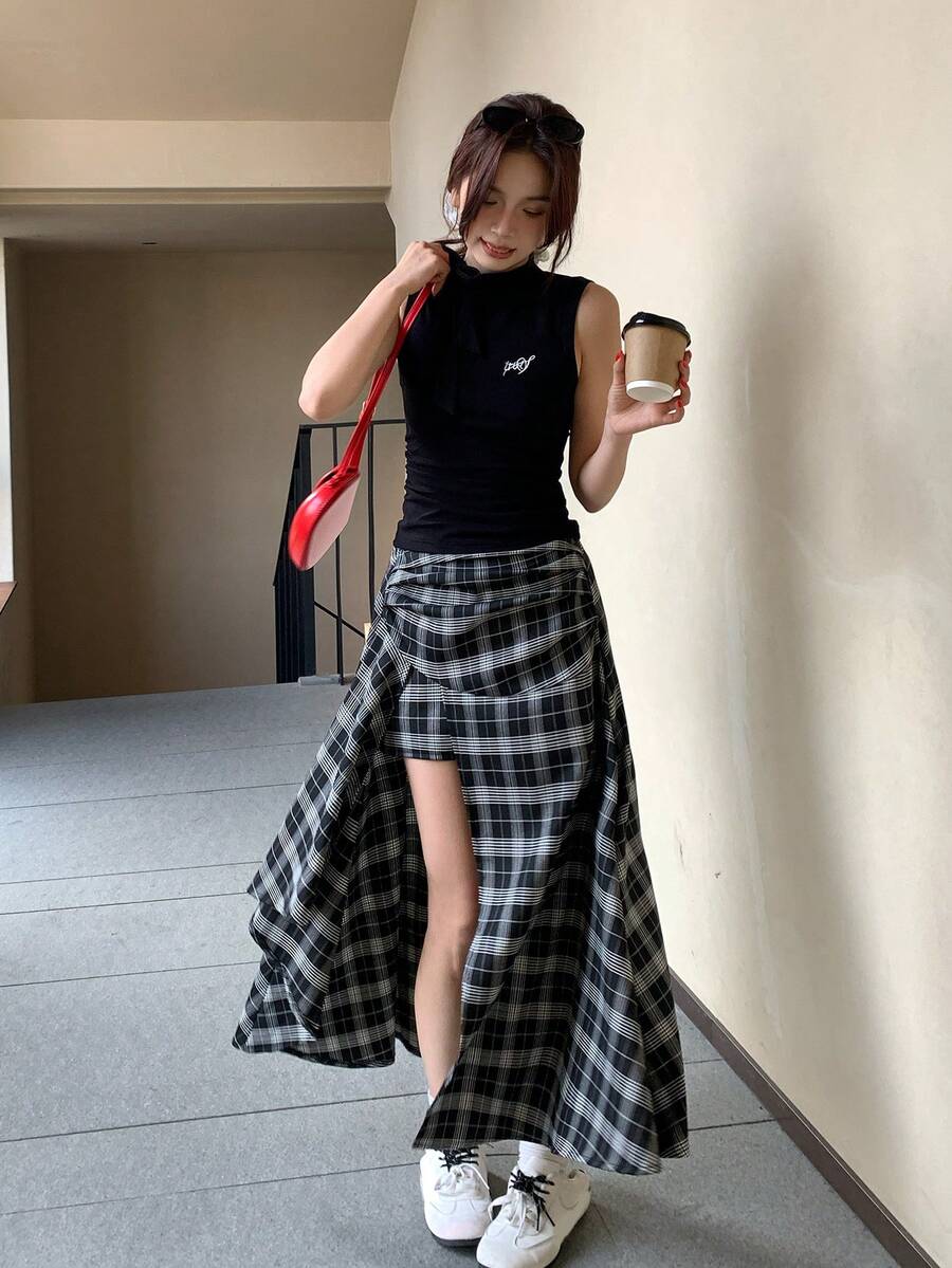 DAZY 2pcs Women's Plaid Skirt + Bow Knit Camisole Top Set - Black - View 1